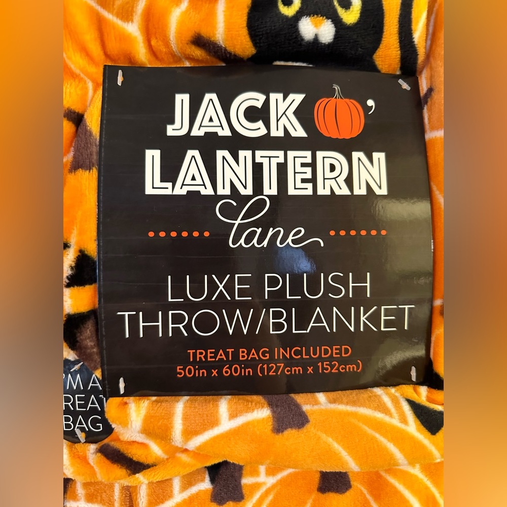 Jack o’ lantern lane Halloween cat and pumpkin throw